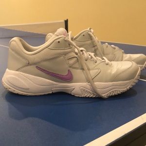 Women’s Nike Court Lite 2 sneakers